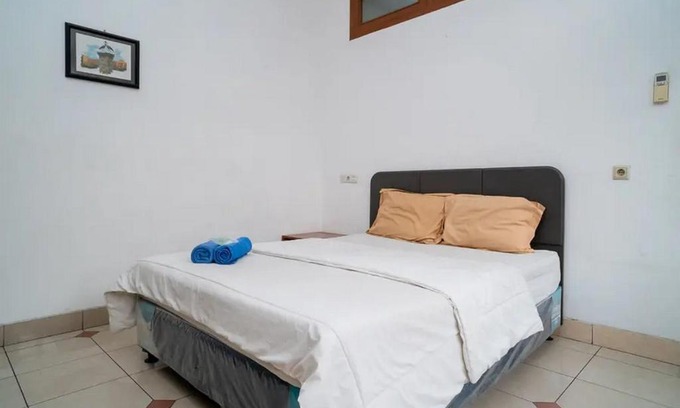 Ciputat Hotel | Puri Saras Bintaro Syariah Mitra RedDoorz