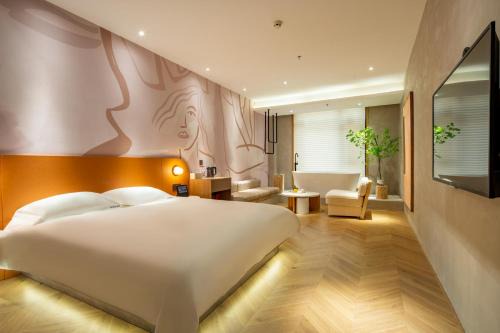 Zhonglou Shangquan Hotel | Qiyu Hotel - Xian Bell Tower