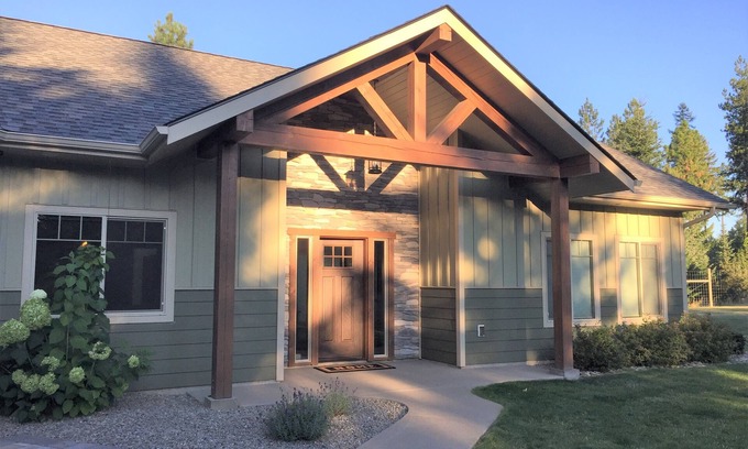 Bouvet Island House | Quail House: 3 Bedroom with Mountain & Valley Views, plus Hot Tub