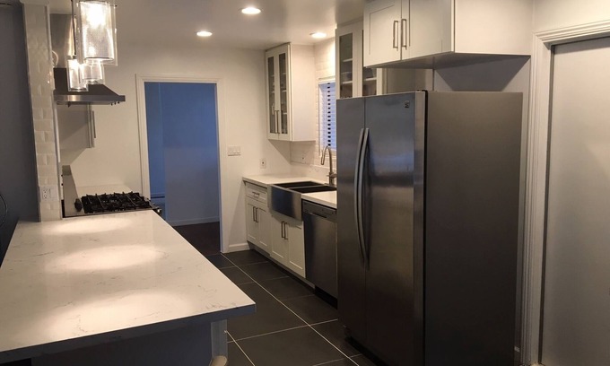 Greenacres House | Quail Park Pool House Close to all in Bakersfield