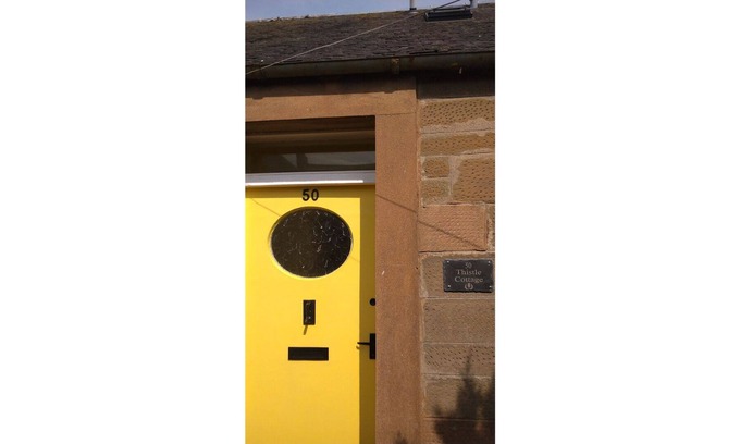 Carnoustie Cottage | Quaint cosy 2 bedroom cottage with 3 beds close to golf centre