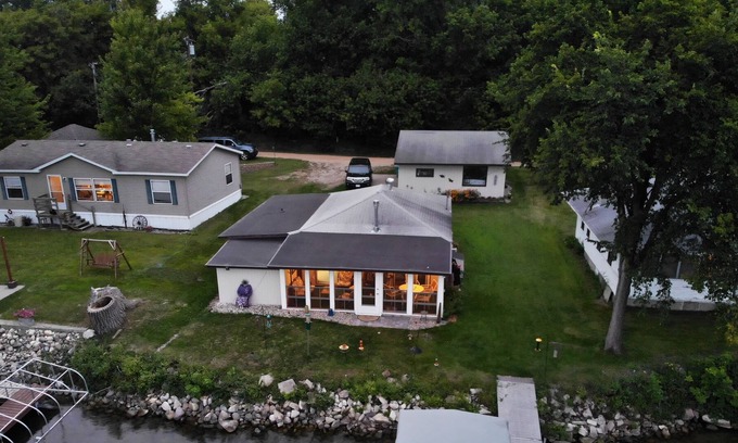 Fergus Falls Cottage | Quaint Cottage on Swan Lake