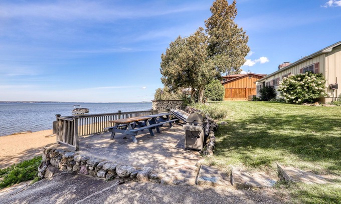 Malletts Bay House | Quaint lakefront home with large yard & sandy shores - only minutes to town