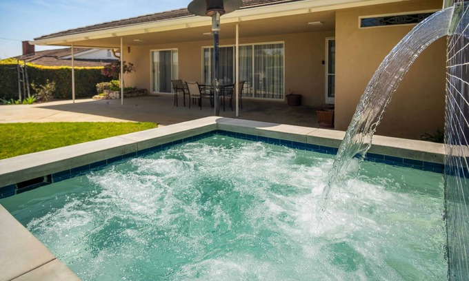 Ladera Heights Apartment | Quaint Studio in Los Angeles - Ideal Location