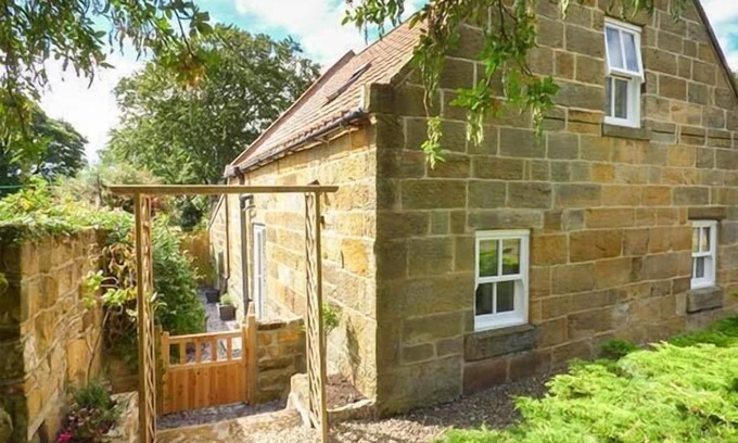 Hinderwell Cottage | QUAKERS COTTAGE, family friendly, with a garden in Hinderwell