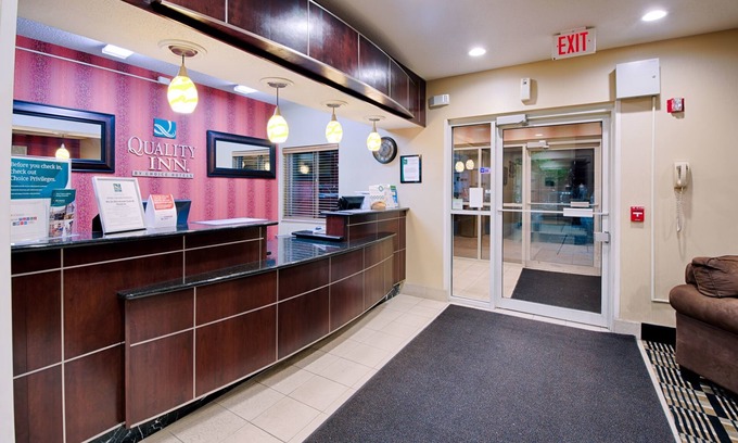 Brooklyn Center Hotel | Quality Inn Brooklyn Center