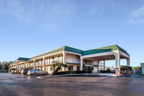 Byron Hotel | Quality Inn Byron - Warner Robins