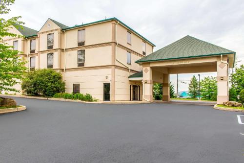 Schooleys Mountain Hotel | Quality Inn Hackettstown - Long Valley