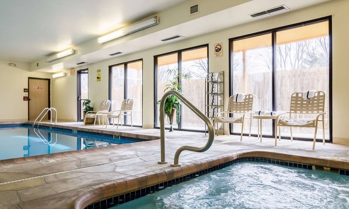 Manhattan Hotel | Quality Inn & Suites Manhattan