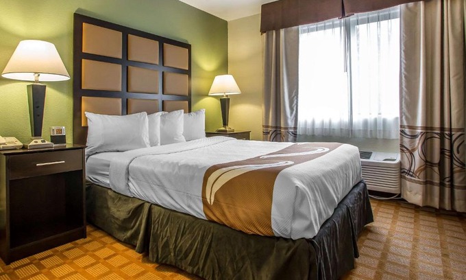 Marinette Hotel | Quality Inn & Suites Marinette