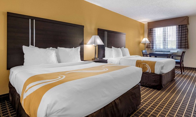 Warren Hotel | Quality Inn & Suites Warren