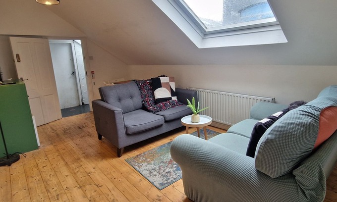 Cork City Centre Apartment | Quayside 2BD Above Live Music Venue & Bar