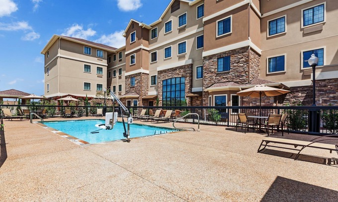 Fossil Creek Apartment | Quick Access to Convention Center | Free Breakfast + Outdoor Pool