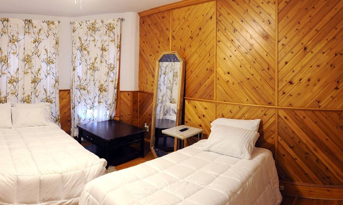 South Lowell Apartment | Quick drive to downtown Lowell and Tsongas Center! Great restaurants nearby.