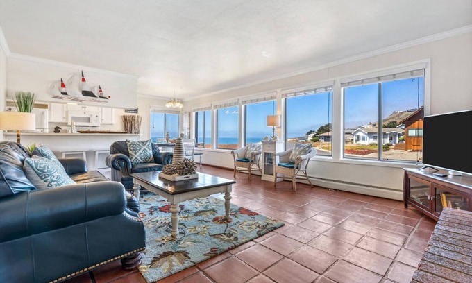 Dillon Beach House | Quick walk to the Beachn3 Bedrooms 1.5 Bathn Sleeps 6