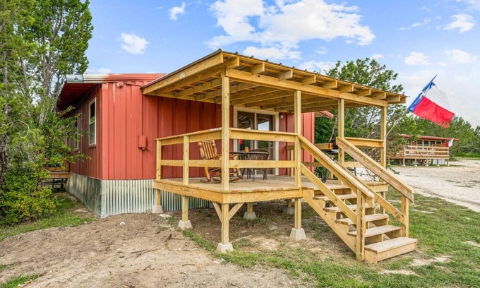 Paluxy Cabin | Quiet 1BR Cabin Near Stephenville Country Views