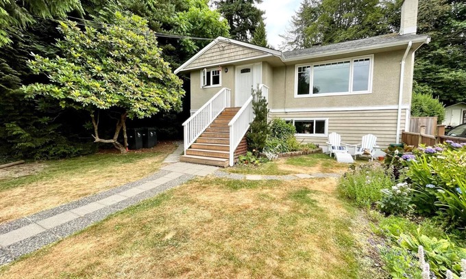 District of North Vancouver House | Quiet and bright above-ground suite in North Van near nature, shops and transit.