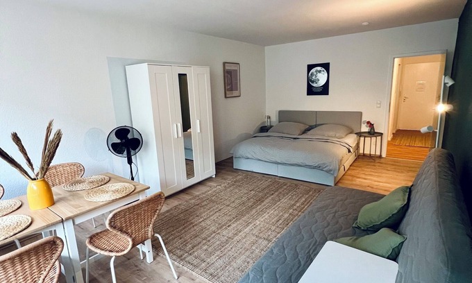 Golzheim Apartment | Quiet and sunny studio in direct proximity to the trade fair/arena and city center