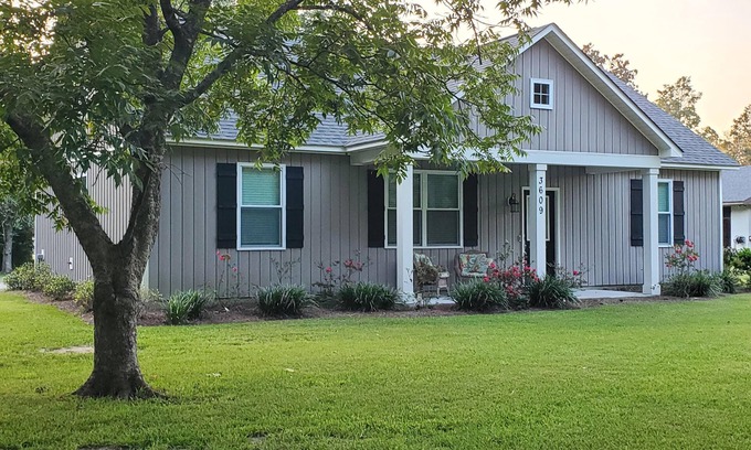 Castle Hayne House | Quiet & Cozy New Home Close to River, Beaches, & Downtown Wilmington
