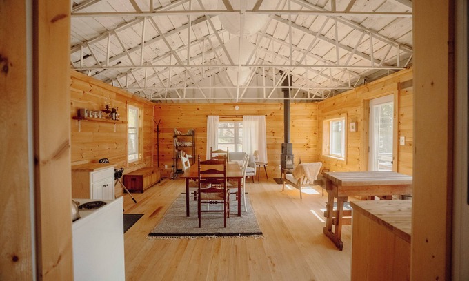 Bremen Cottage | Quiet & cozy ocean-side hideaway. Pet friendly!