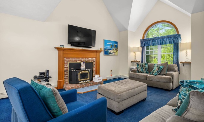 East Dennis House | Quiet Dennis Retreat – Deck, Yard & Recreation