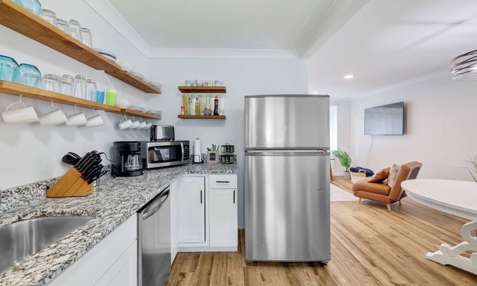 St. Louis House | Quiet Escape, Ideal 4 Longer Stays, Fast WiFi