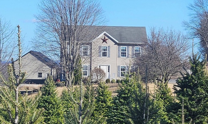 Middleburg House | Quiet Getaway on a Christmas Tree Farm w/Beautiful Views & a Hot Tub