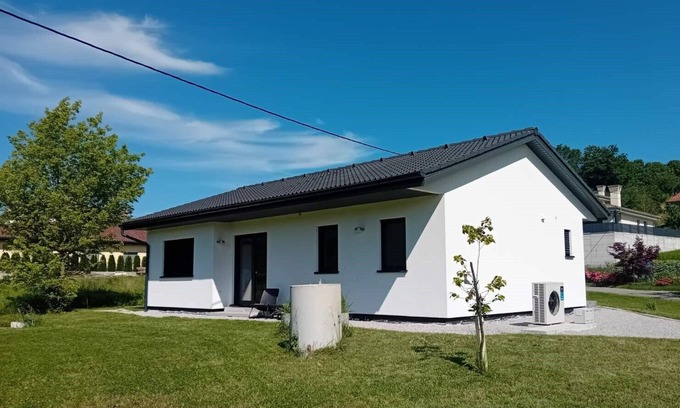Prvacina House | Quiet holiday house with AC in charming Prvačina