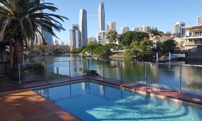 Surfers Paradise Apartment | Quiet location close to it all