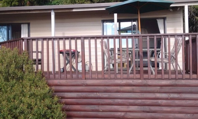 Ngarimu Bay Apartment | Quiet modern apartment with stunning coastal views