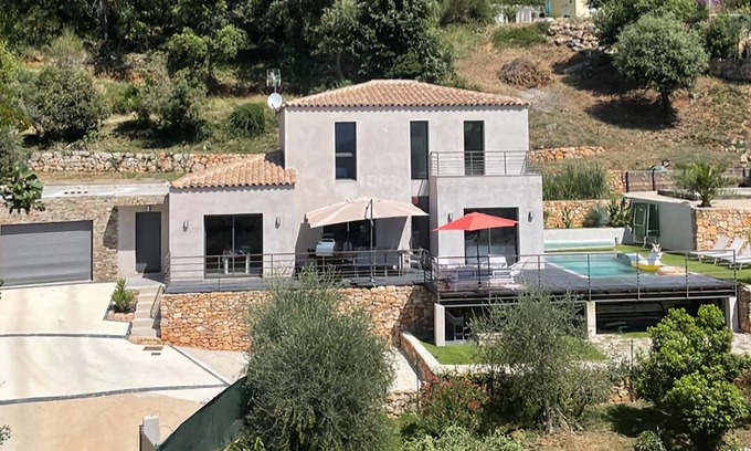 Saint-Cezaire-sur-Siagne Villa | Quiet modern villa with swimming pool