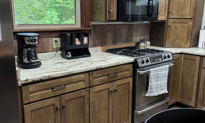 Dunlap Apartment | Quiet, relaxing, Guest House with large porch on Cagle Mountain in Dunlap, Tn.