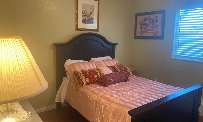 Orem North Apartment | Quiet, residencial 1-bedroom apartment in Orem/vineyard area.shared bathroom.