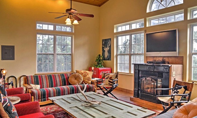 Ruidoso House | Quiet Ruidoso Hideaway - 2 Mi to Grindstone Lake!