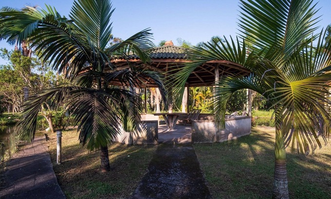 Praia do Rosa Apartment | Quiet Site 2.7 km From the Beach of Rosa Stg2085