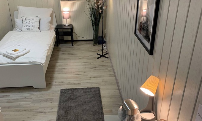Langenfeld Apartment | Quiet & spacious multi-bed room (2 single beds) in top location and parking lot