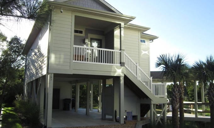 Long Beach Cottage | Quiet, Tranquil Retreat For Two, a 5-minute Walk to the Ocean