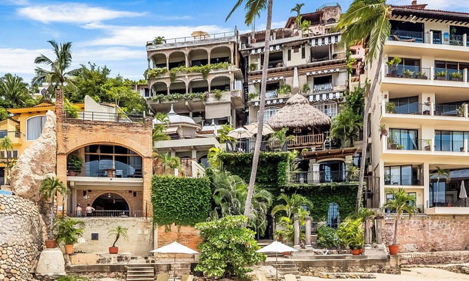 South Shore Hotel Area Apartment | Quinta Maria Cortez Beach Hotel