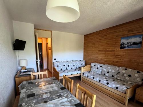 Belle Plagne Apartment | Résidence Turquoise - Appartement fonctionnel · Skis aux pieds · Balcon · Vue pistes MAE-3689