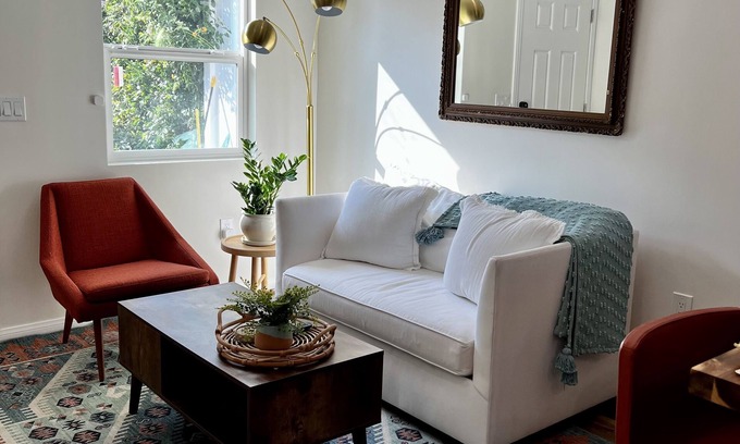 El Miradero Cottage | R & R Poolside with private courtyard & jacuzzi