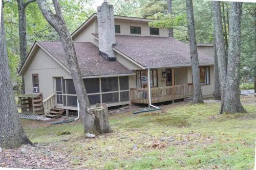 Lake Harmony House | Racc00ns Retreat
