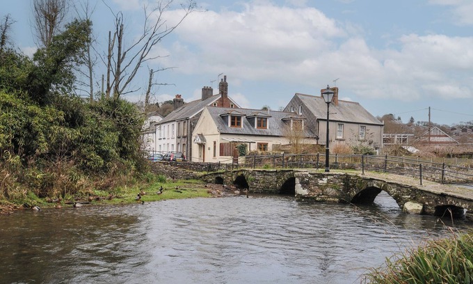 Launceston Cottage | RAINBOWS END, with a garden in Launceston