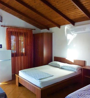 Radhime House | Ramo's Hilltop Retreat with Kitchenette and Patio - 1st