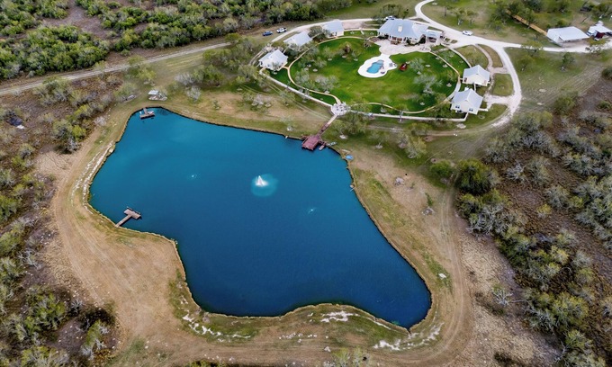 Raymondville Resort | Rancho Los Alacranes- Large Retreat Venue in the Rio Grande Valley- sleeps 41