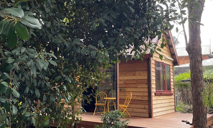 Margaret River Cabin | Rancho Relaxo Tiny House - in town sanctuary | Pet friendly | Cosy & rustic