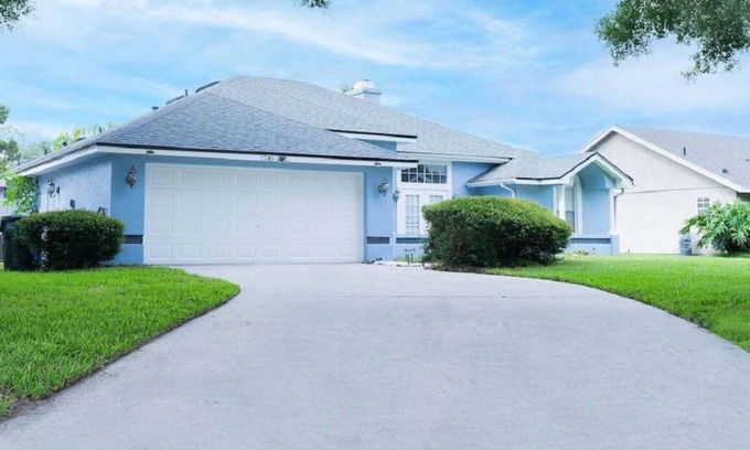 Ocoee House | Rare Beautiful Heated Pool House near Downtown Orlando