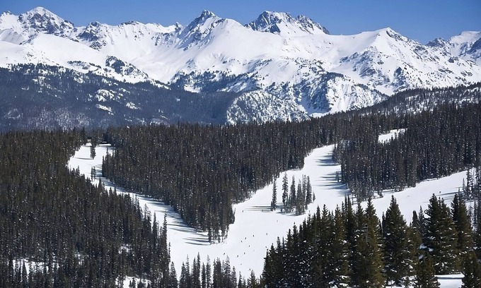 Vail Hotel | Rare Find! Gorgeous Mountain View, Near Gondola One with Hot Tub and Parking!