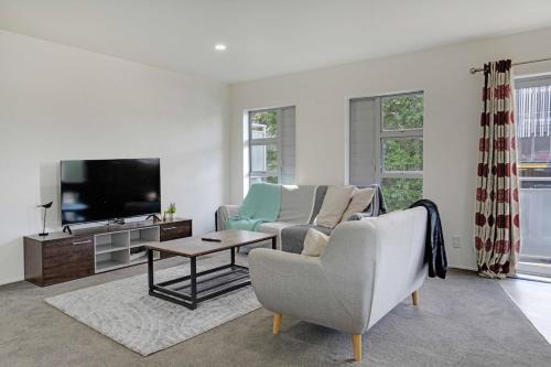 Grafton House | Rare Find Large TownHouse 4BR 2Bath Garage