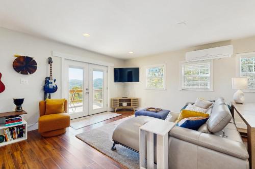 Clyde House | Raven Haven