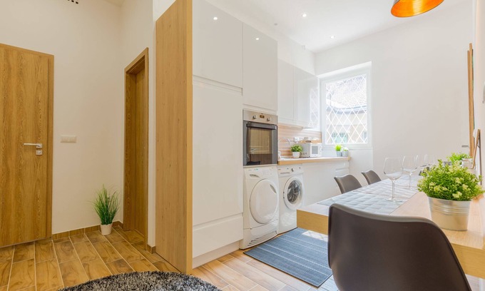 Belvaros - Lipotvaros Apartment | Real Apartments Zoltan